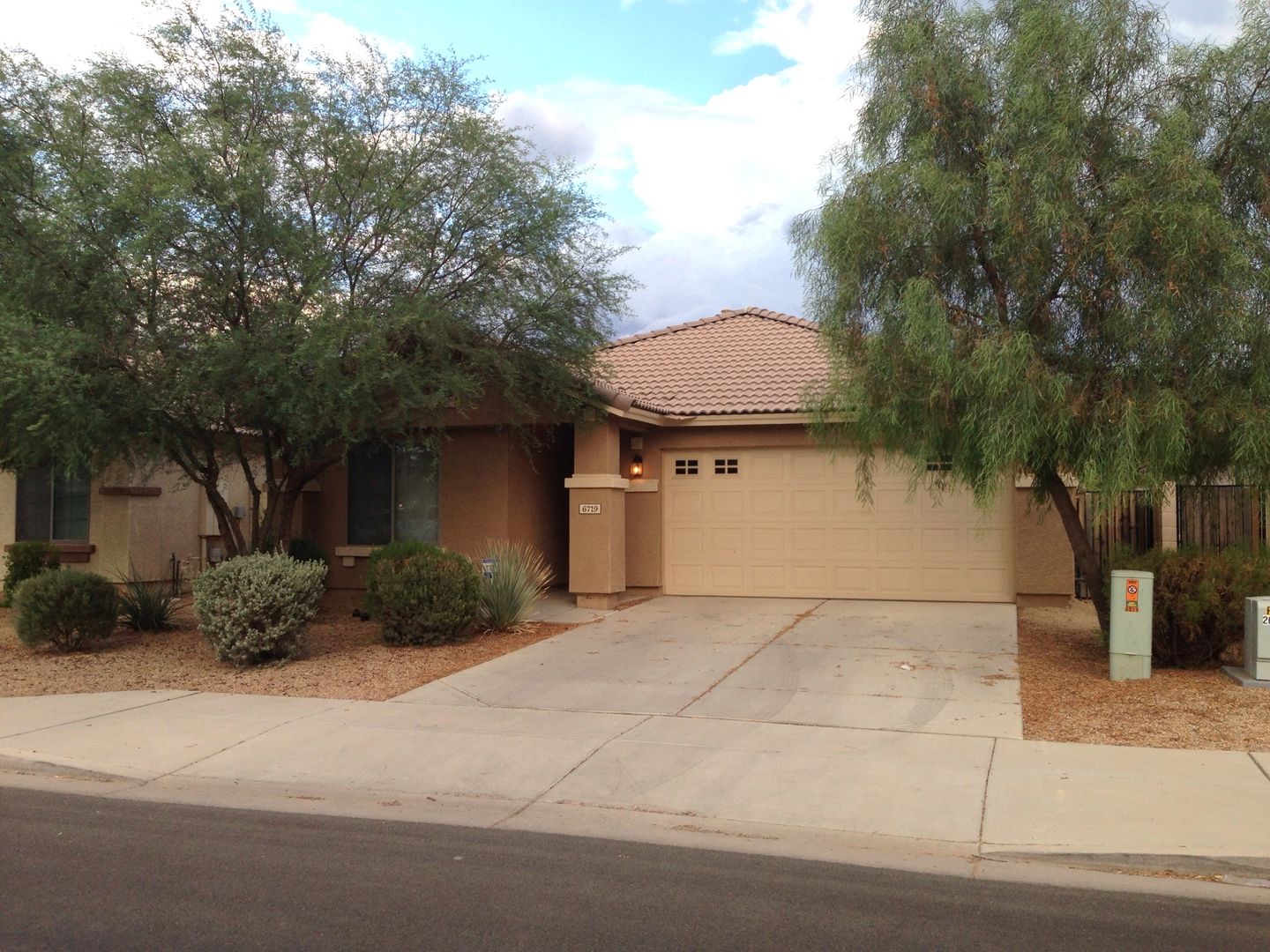Laveen House: 6719 W Beverly Rd