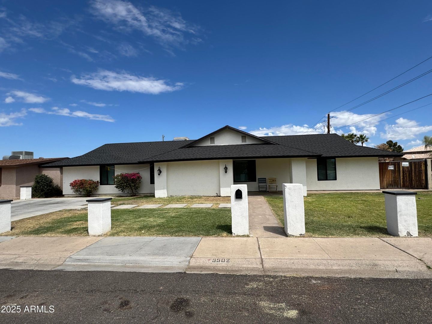 Glendale House: 5502 W Frier Dr