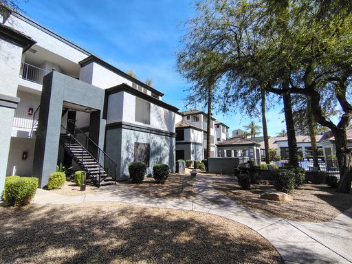 Hawthorne Condominiums – photo 1