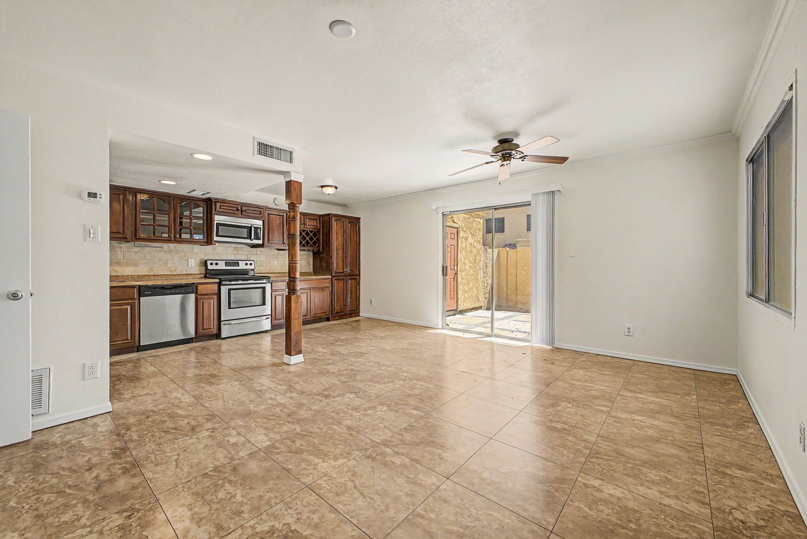 Mesa House: 948 S Alma School Rd