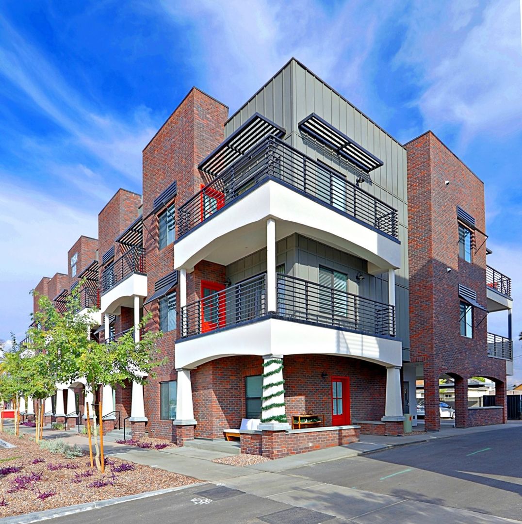 Phoenix Condo: 475 N. 9th St. #311