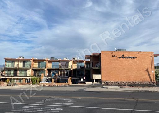 DOWNTOWN LAKEVIEW CONDO – photo 1