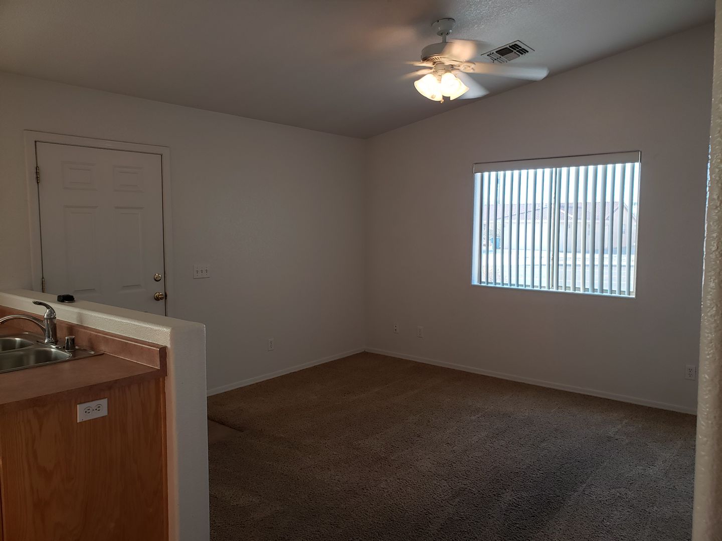 2820 McCulloch Blvd - Unit #101 Lake Havasu City AZ 86403-5465 - Photo 2