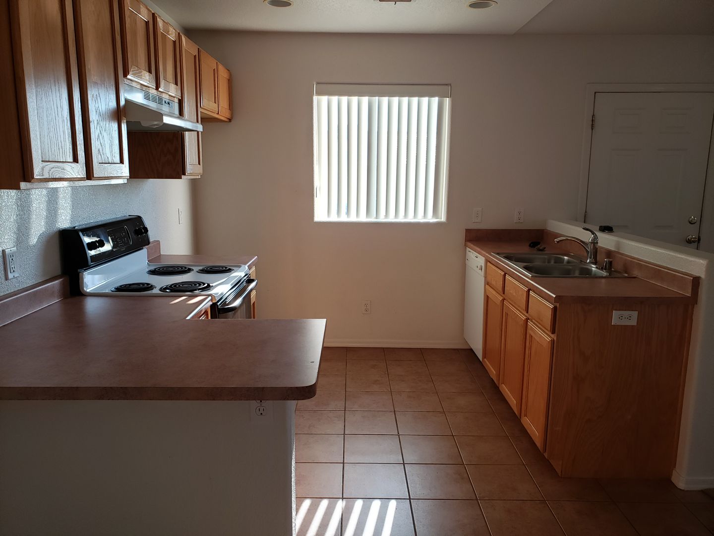 2820 McCulloch Blvd - Unit #101 Lake Havasu City AZ 86403-5465 - Photo 1