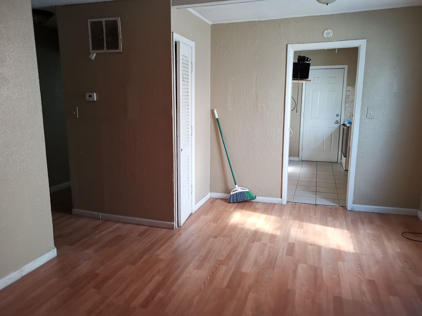 Kansas City Apartment: 1000 BRUSH CREEK BLVD