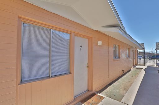 Single level 2bd Townhome w/ Private Yard – photo 1