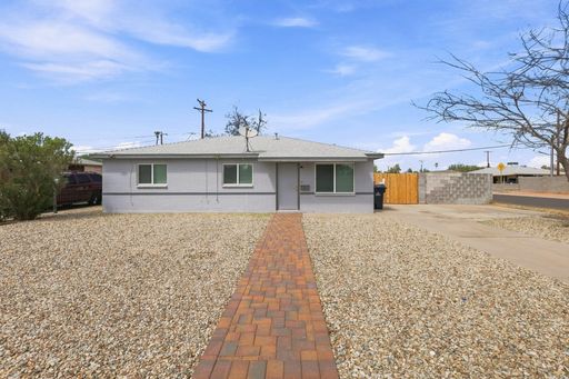 Beautifully Remodeled 4 Bedroom Home in Phoenix!! – photo 1