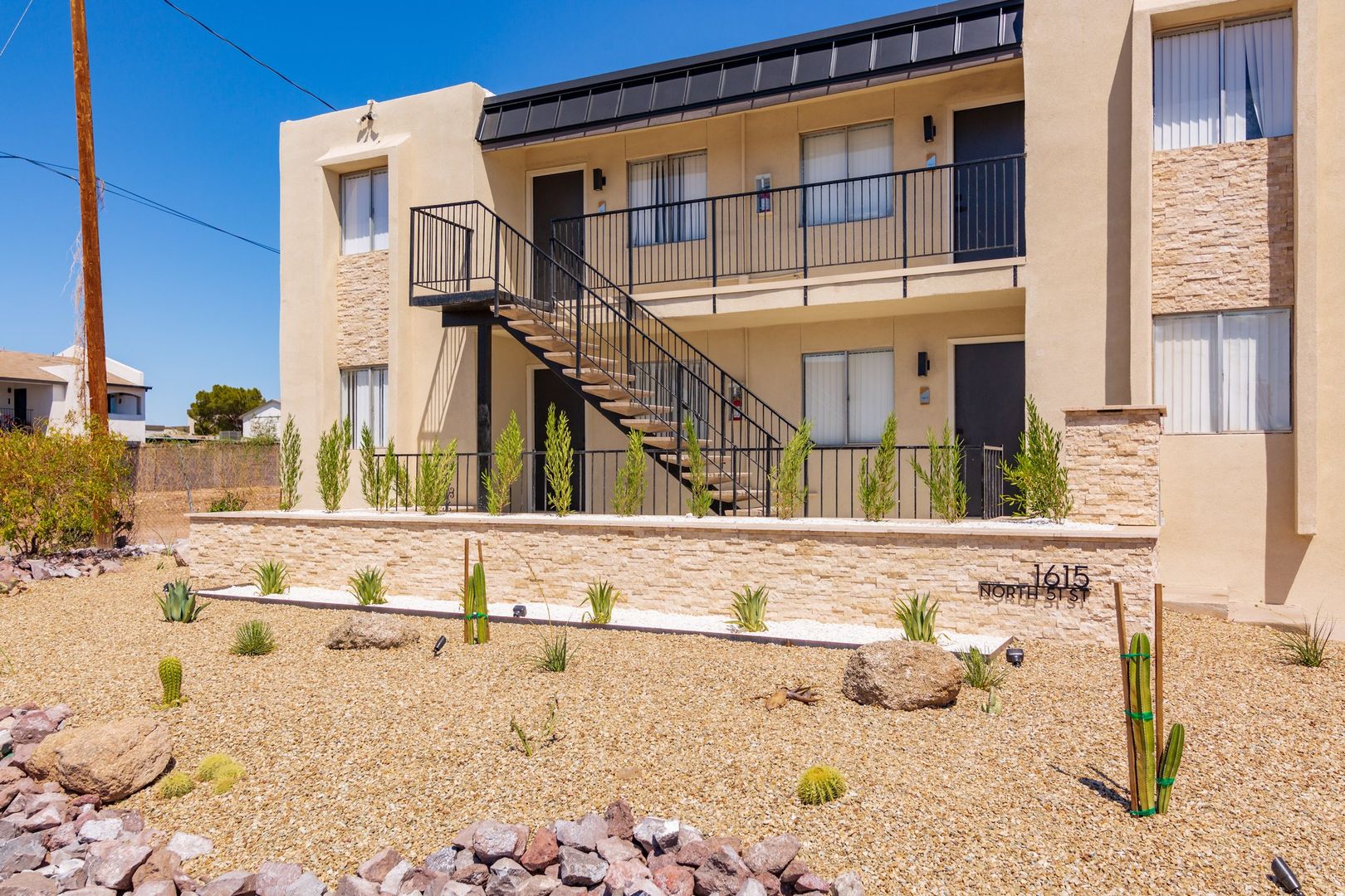 Phoenix Apartment: 1615 N 51st St