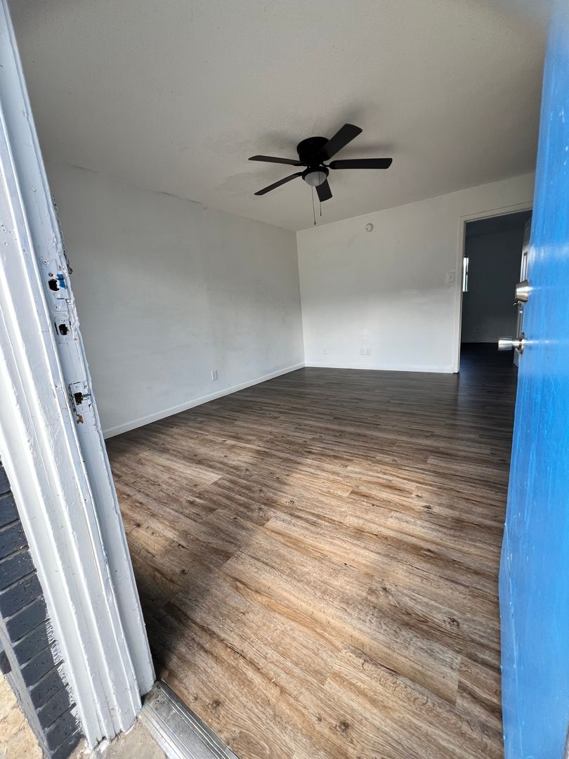 Killeen Apartment: 908 Adams Avenue