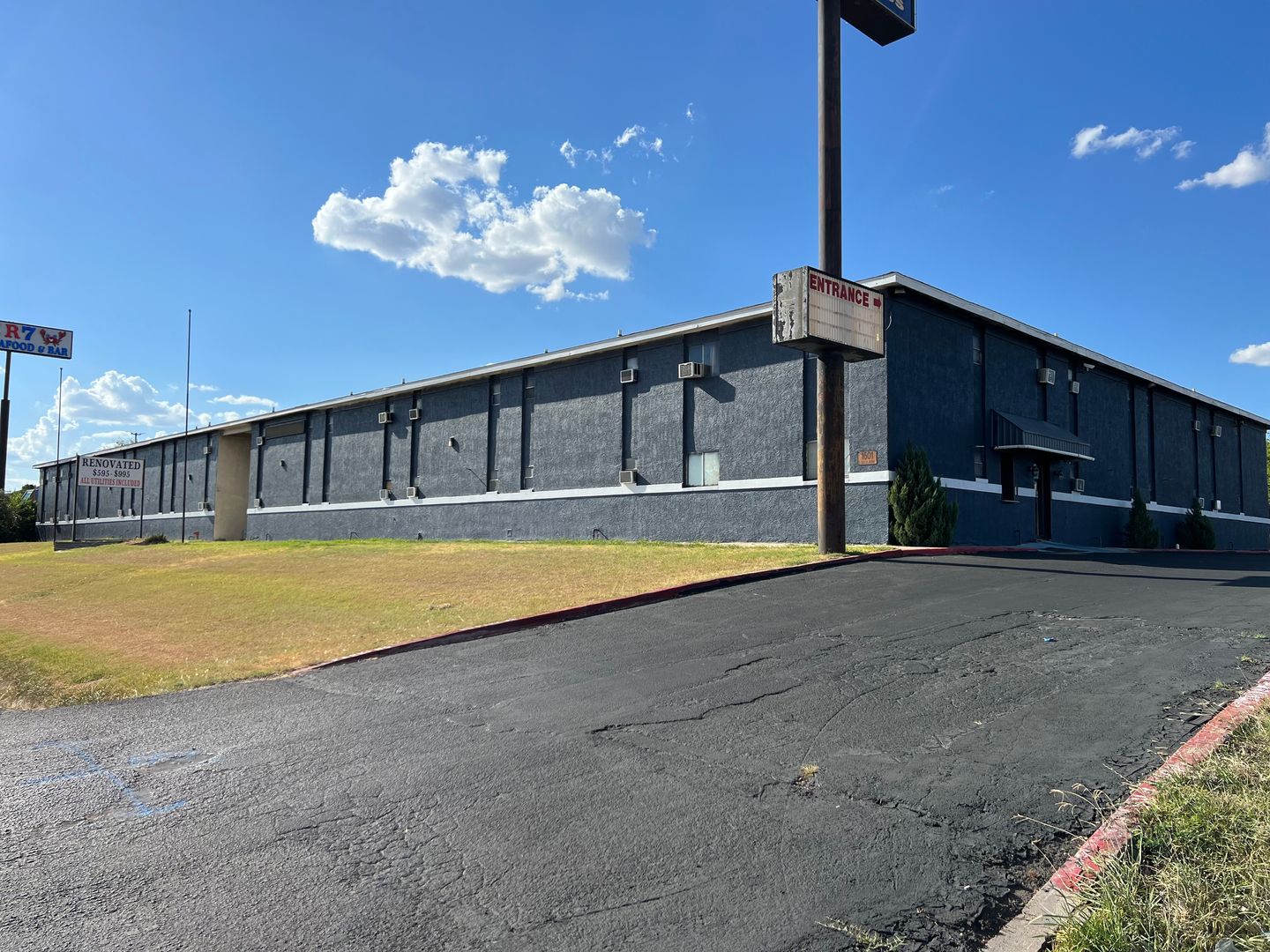 Killeen Apartment: 1601 E. Central Texas Expressway