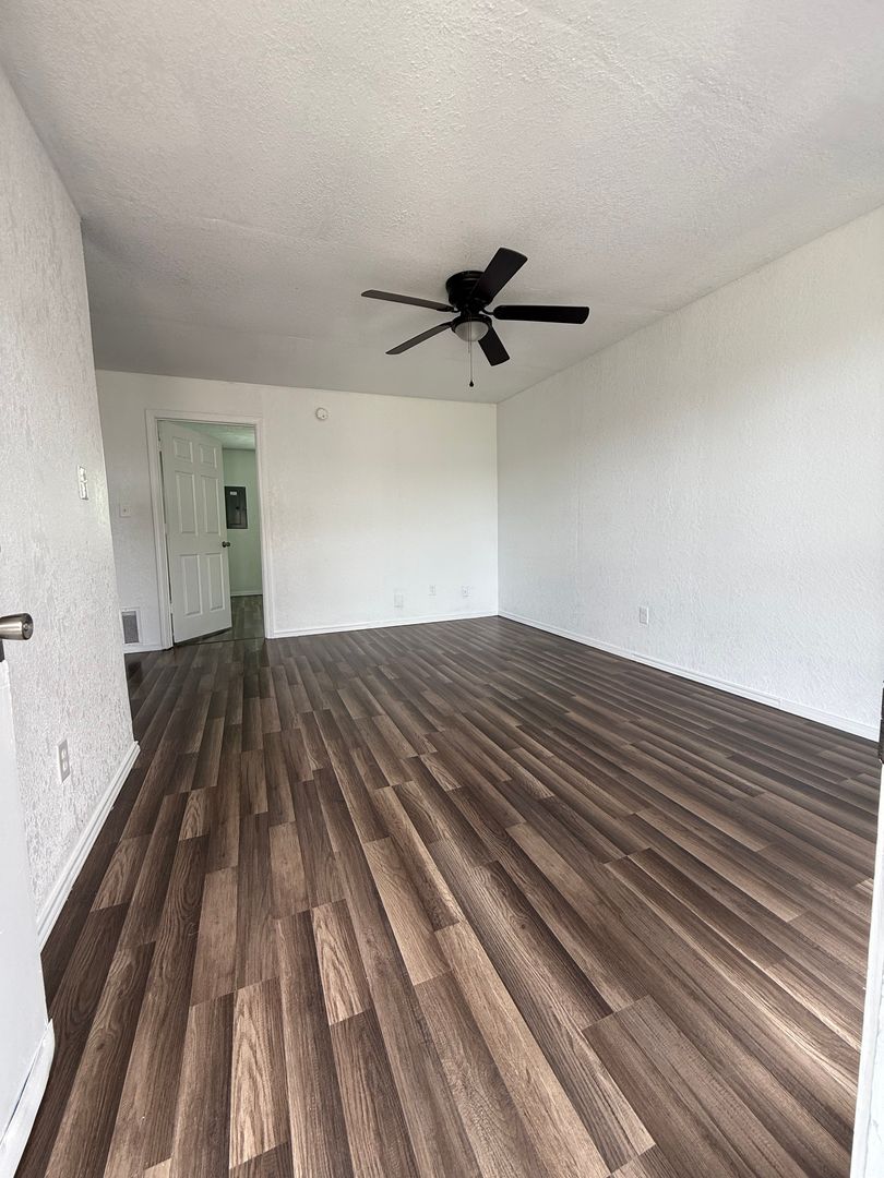 Killeen Apartment: 908 Adams Avenue