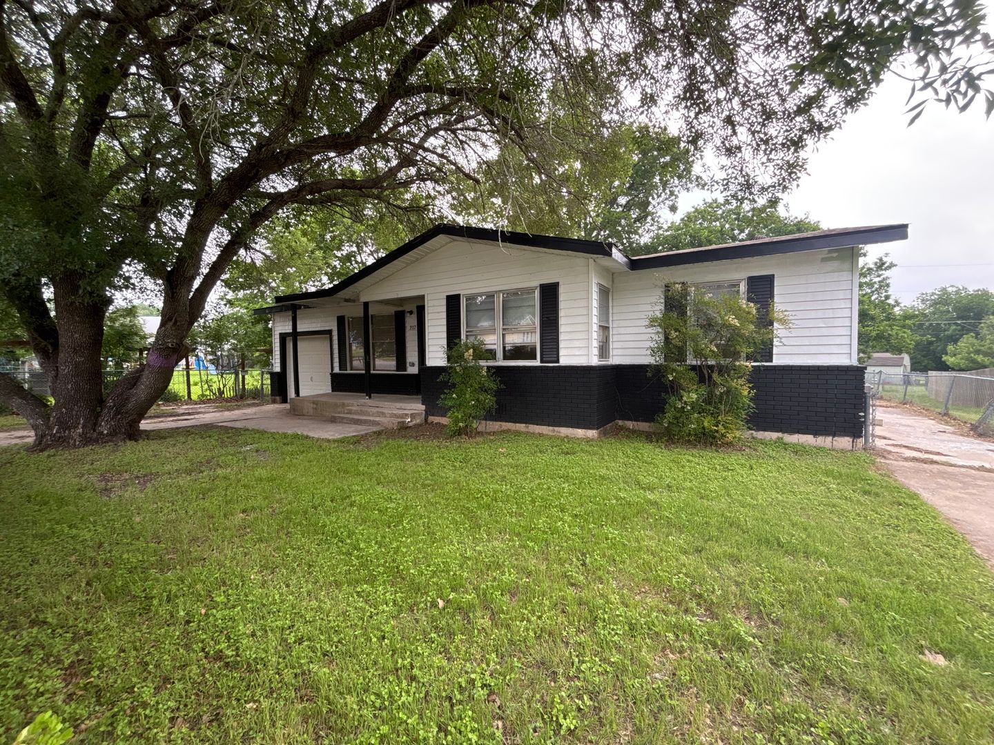 Copperas Cove House: 2117 Circle Drive