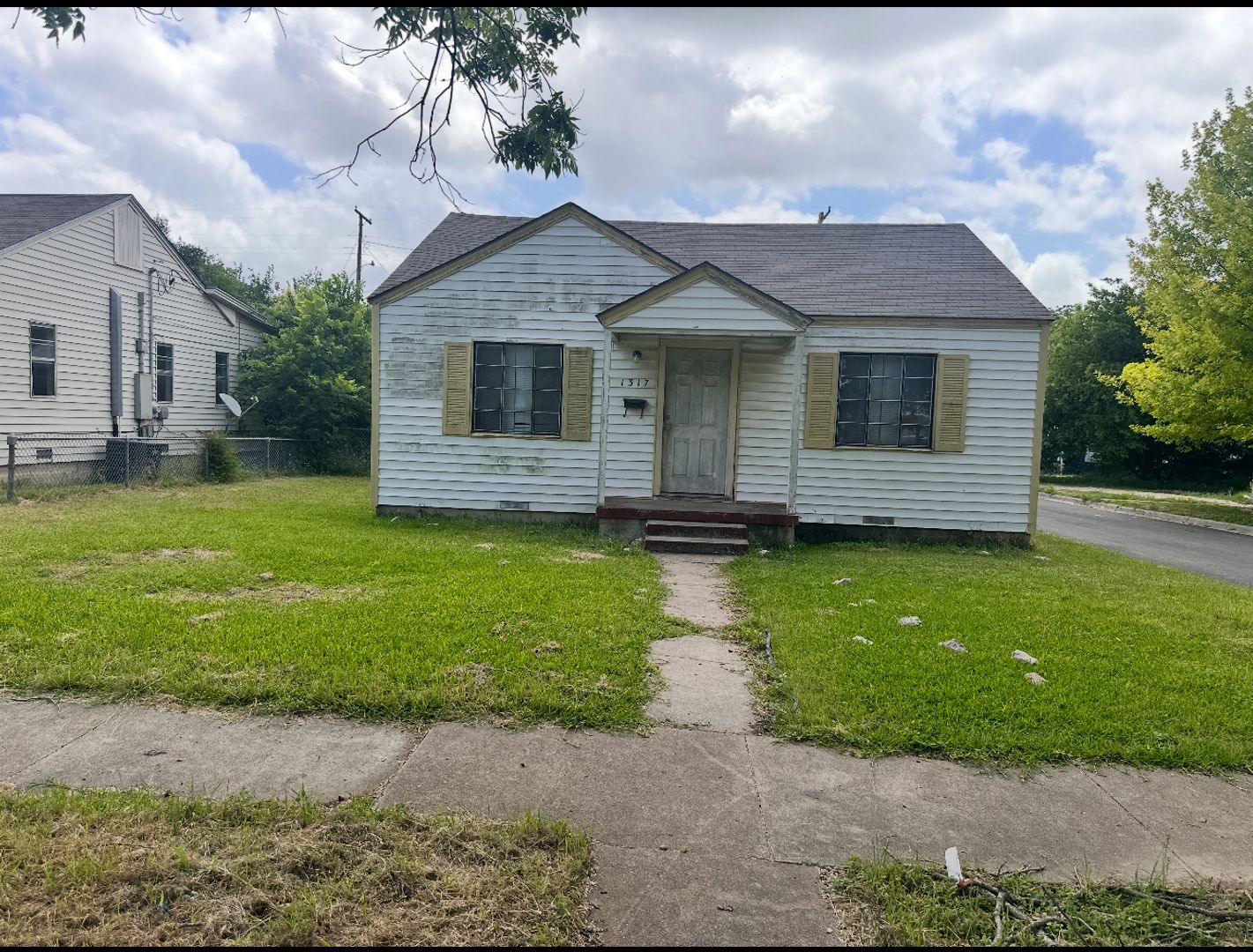 Temple House: 1317 s Main