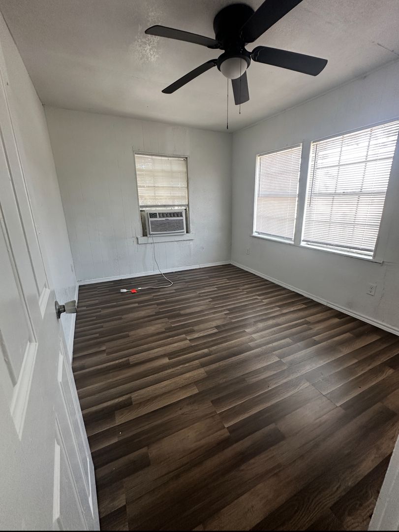 Copperas Cove House: 204 N Main St