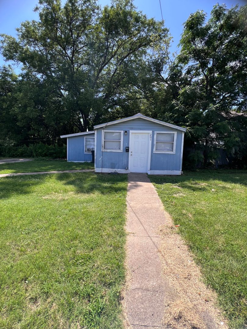 KILLEEN House: 201 ROOT AVE