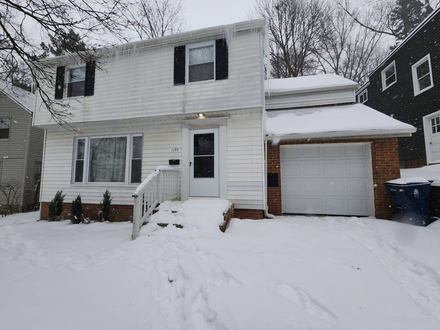 Cleveland House: 1195 OXFORD RD, CLEVELAND HEIGHTS, OH 44121