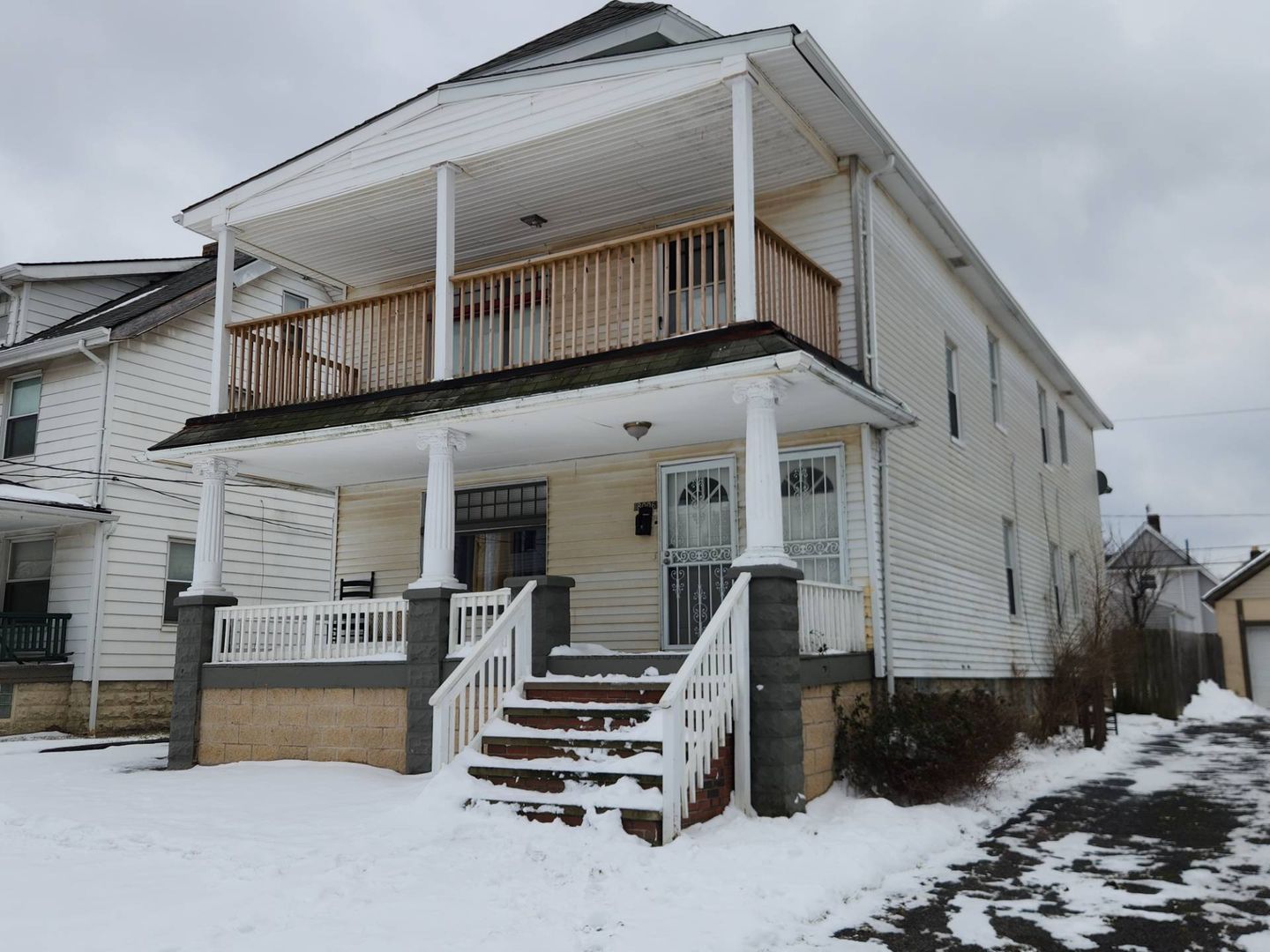 Cleveland Apartment: 8006 Laumar Ave