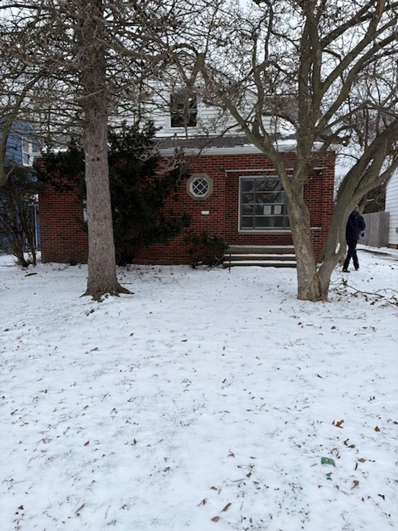 WARRENSVILLE HEIGHTS House: 20215 SUNSET DR