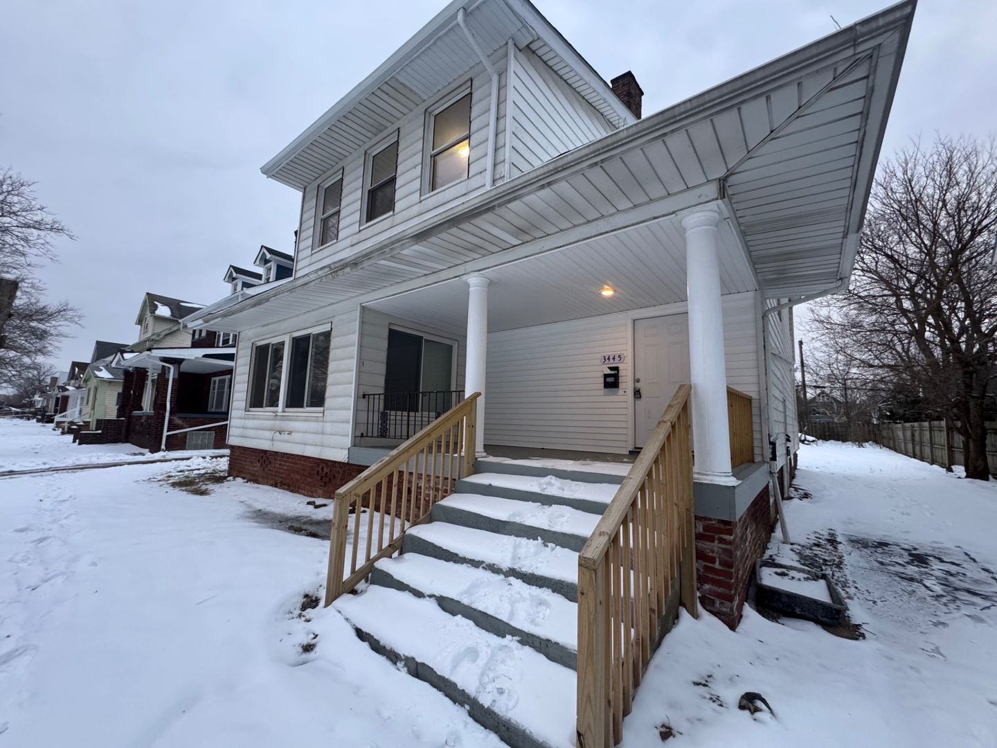 CLEVELAND Apartment: 3445 EAST BLVD