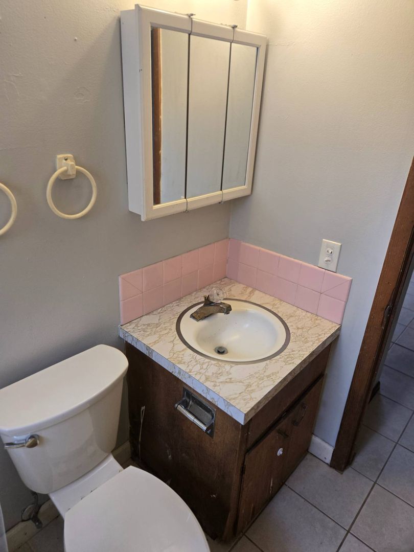 Akron Apartment: 2264 SW 5th St