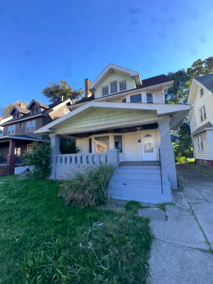 Cleveland House: 12522 ARLINGTON AVE CLEVELAND, OH. 44108