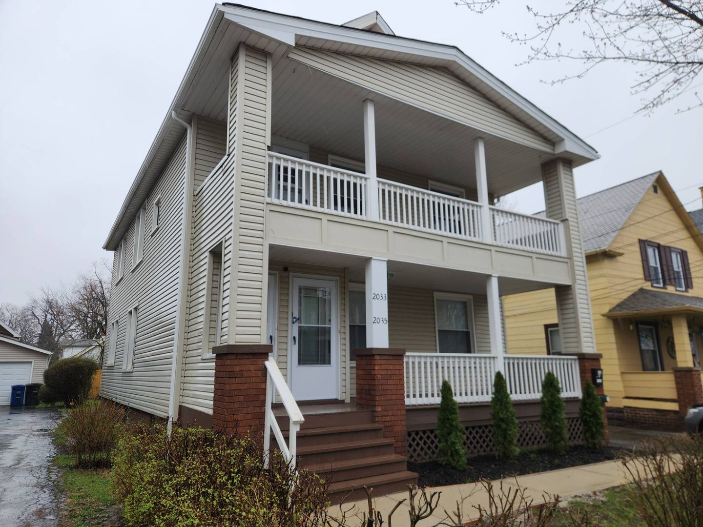 Lakewood Apartment: 2033 Robin St