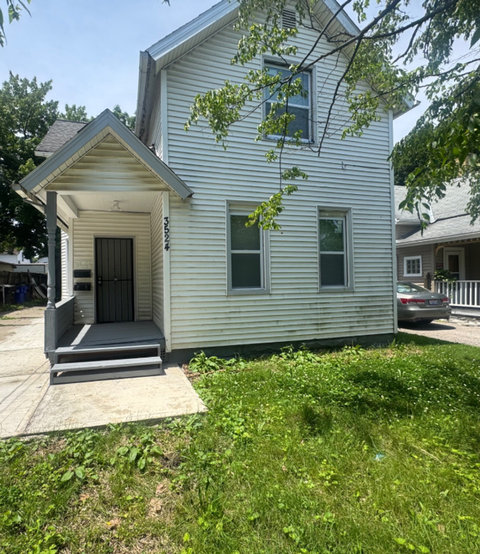 CLEVELAND Apartment: 3524 W. 52nd St.