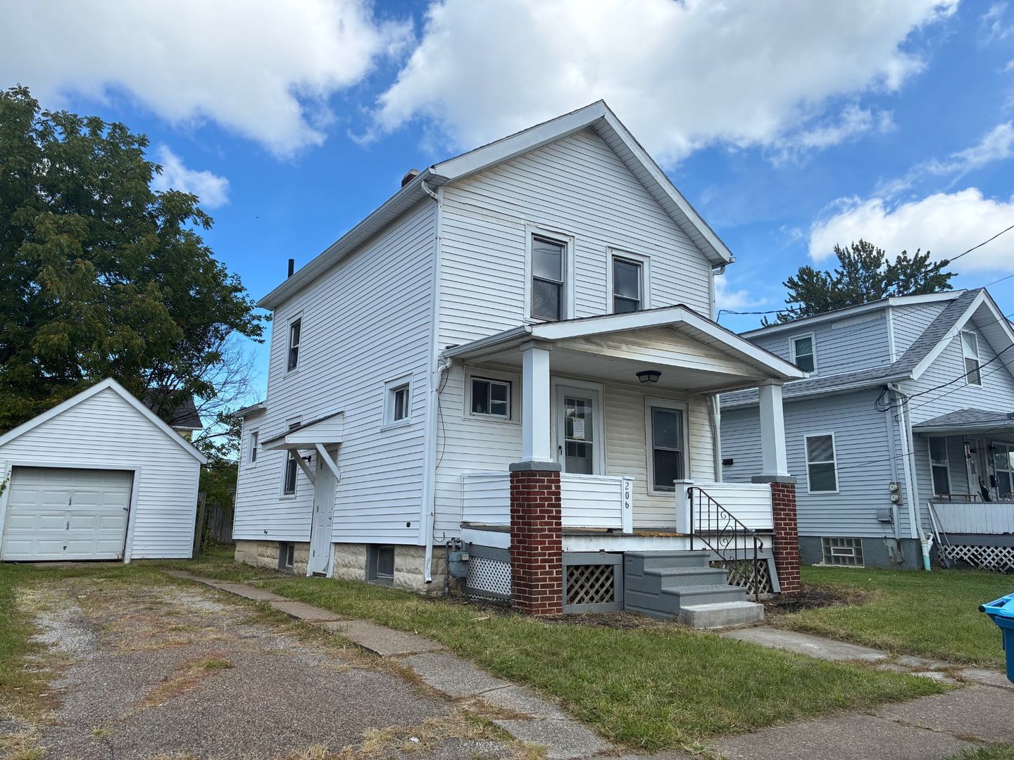 Lorain House: 206 W 32nd St