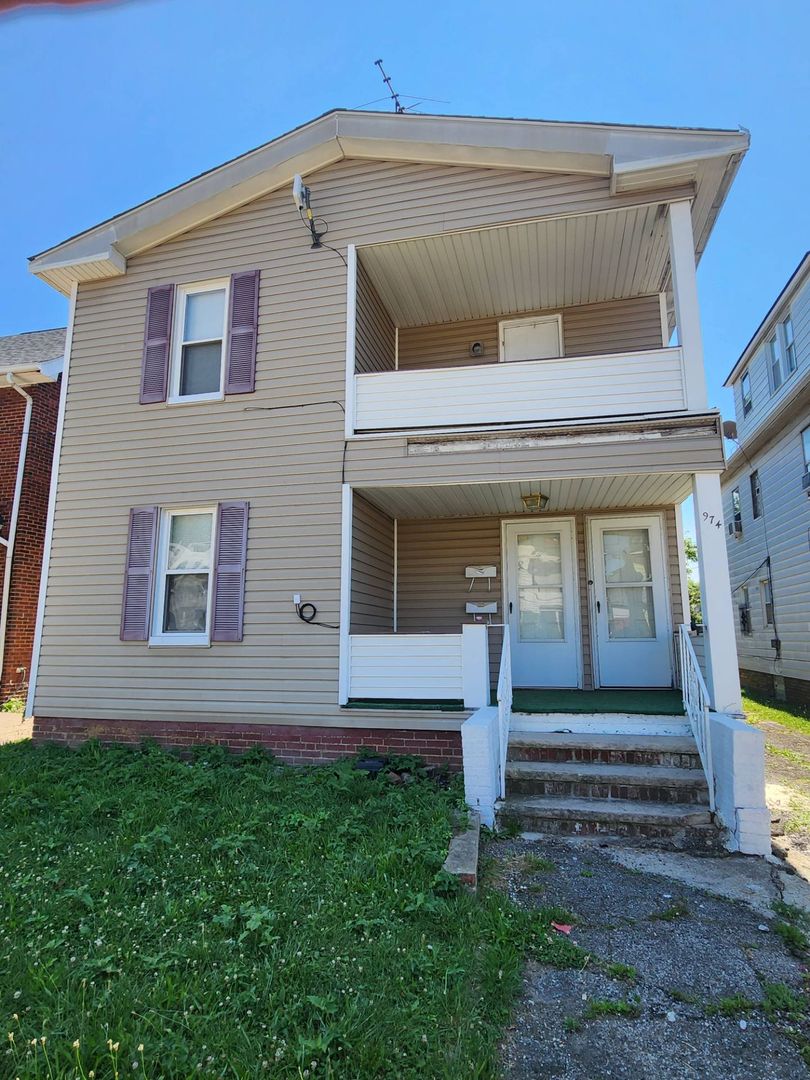 Cleveland Apartment: 974 Royal Rd