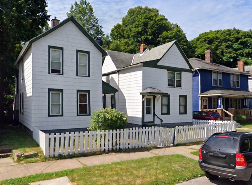 Charming 3-Bedroom Family Home – Enjoy a $200 Move-In Special and a 13-Month Lease Bonus! – photo 1