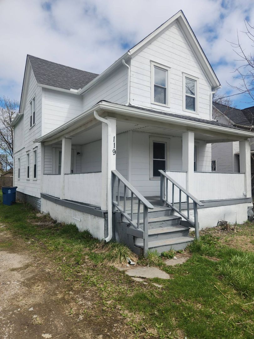 LORAIN House: 119 E 32ND ST