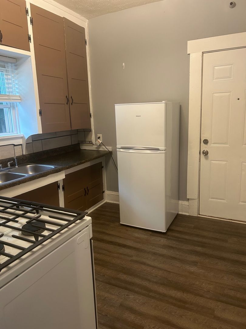Akron Apartment: 797 Boulevard Street