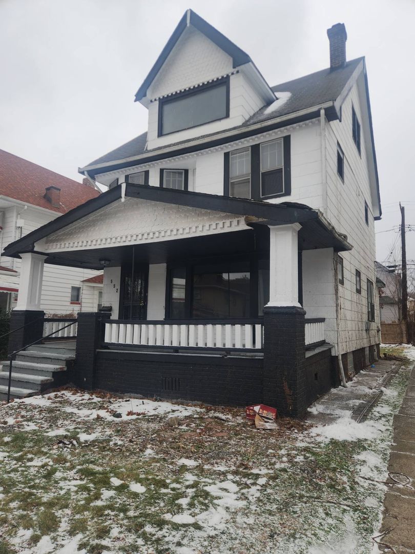 Cleveland House: 552 E 120 ST