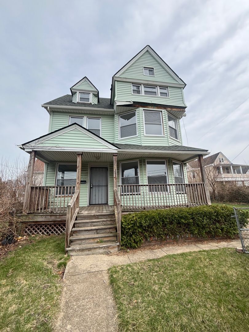 Cleveland House: 1345 Addison Rd