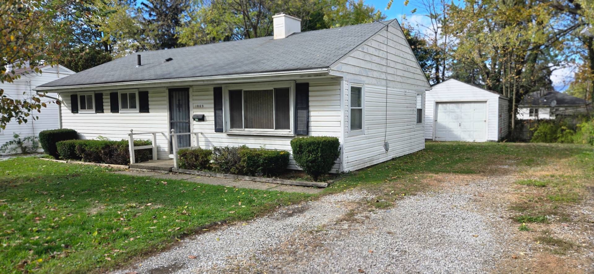 Akron House: 1069 Fess Ave