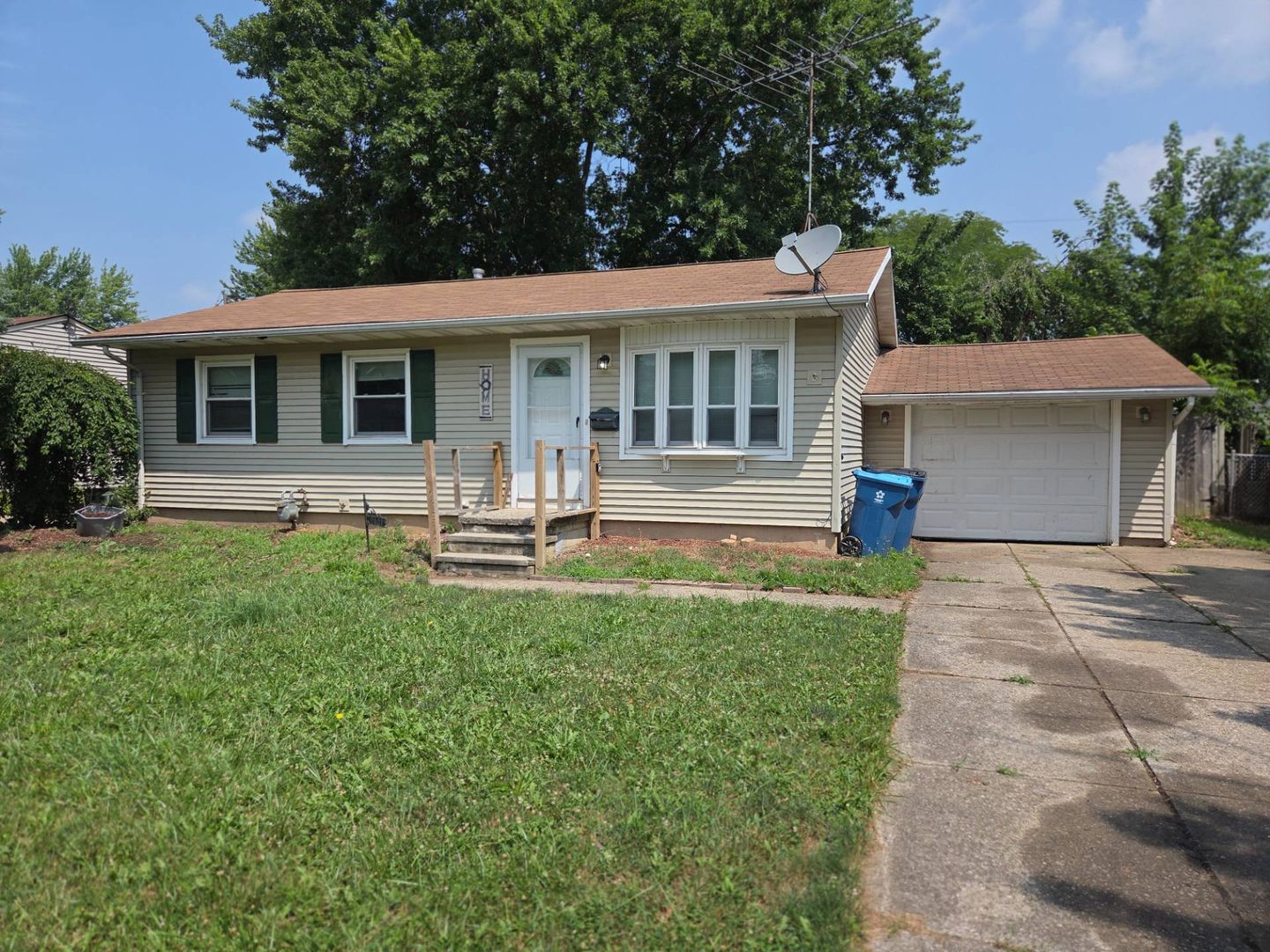 LORAIN House: 2401 EASTLAWN ST