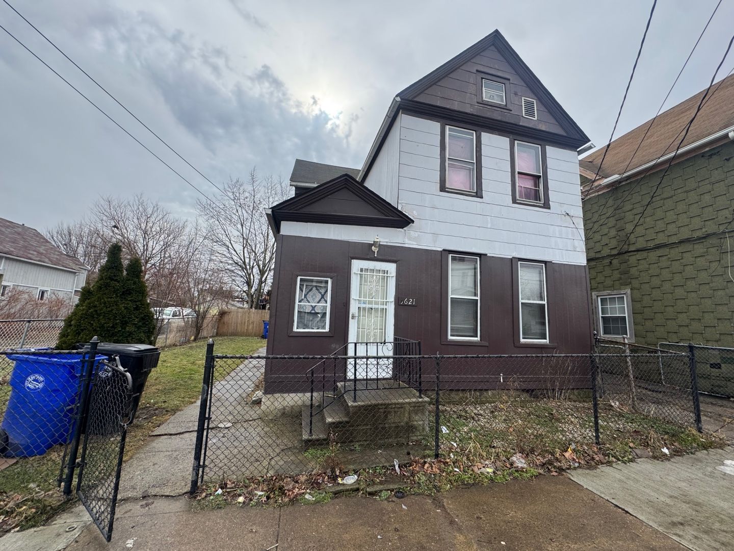CLEVELAND Apartment: 3621 SACKETT AVE