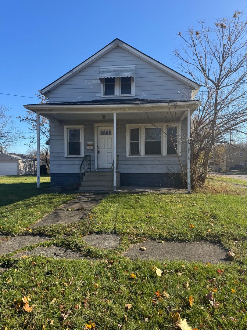 Lorain House: 3175 CAROLINE AVE