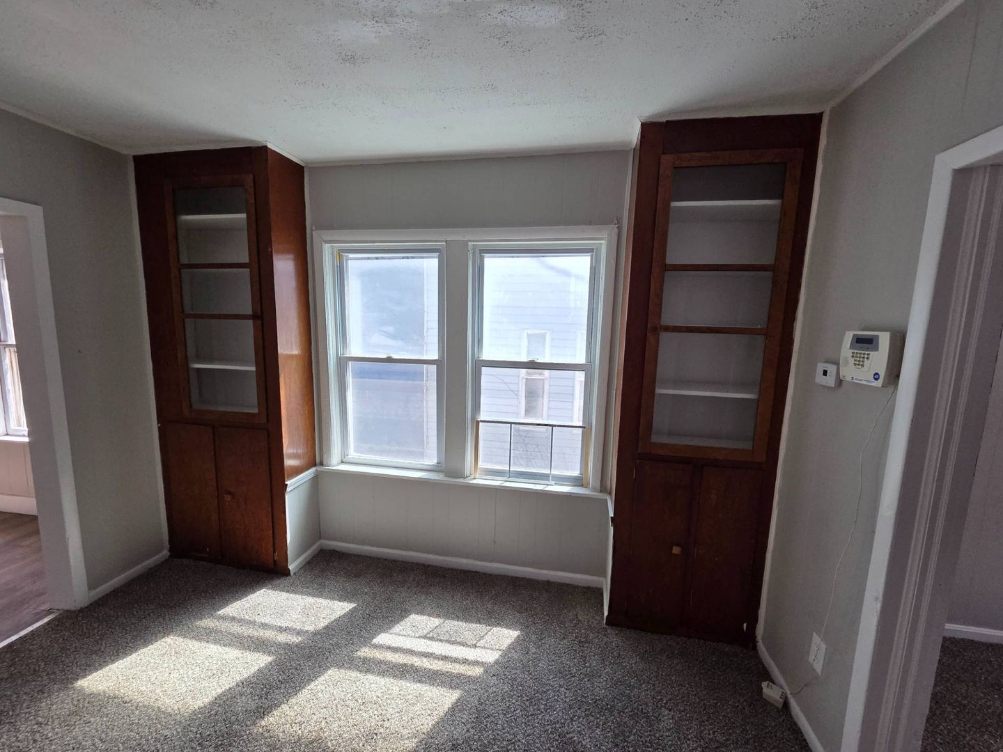 CLEVELAND Apartment: 3081 E 67 ST