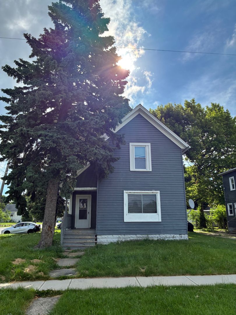 Lorain House: 1703 Oakdale Ave