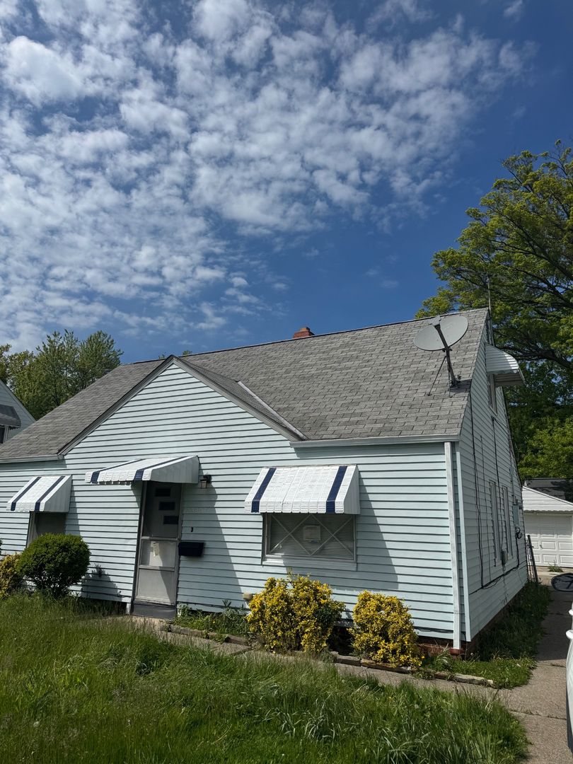 Euclid House: 23307 Williams Ave, Euclid