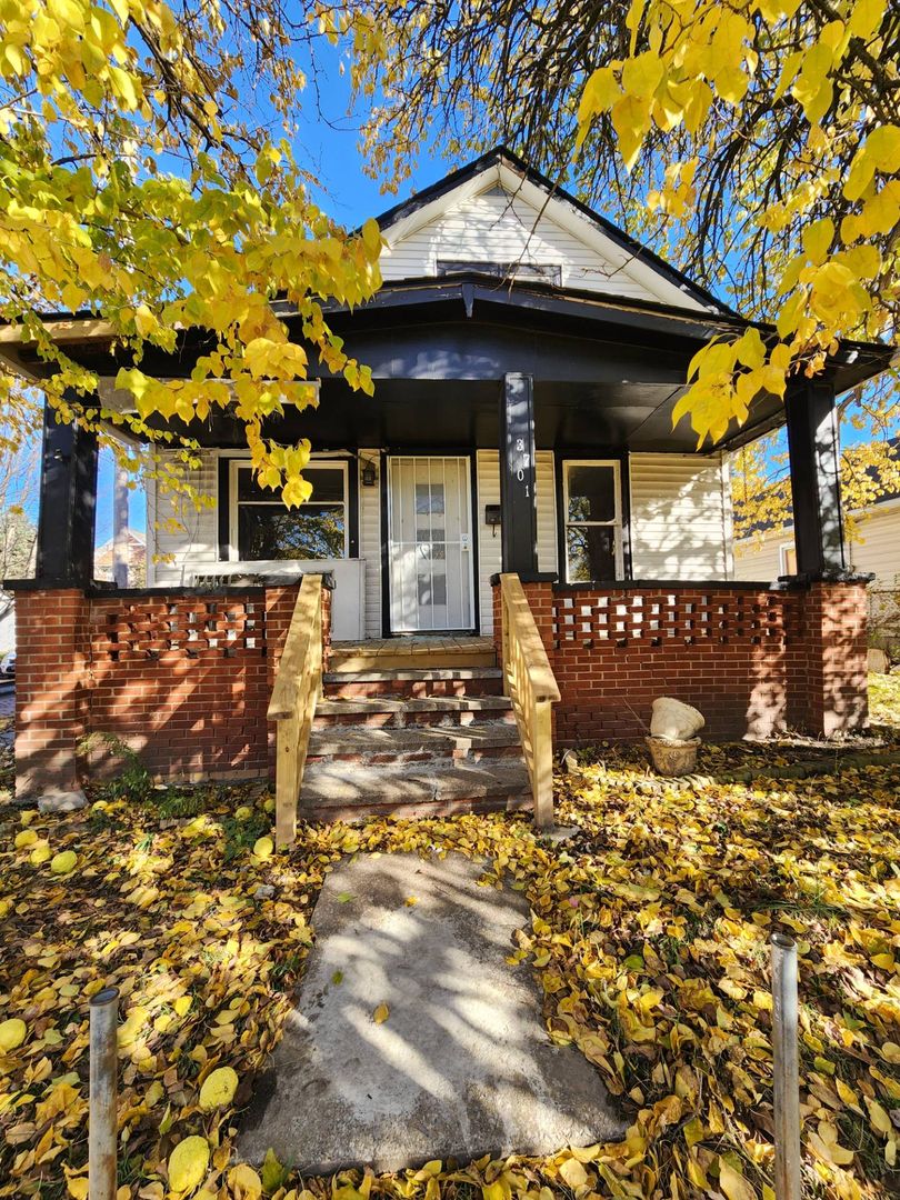 CLEVELAND House: 3701 E 69 ST