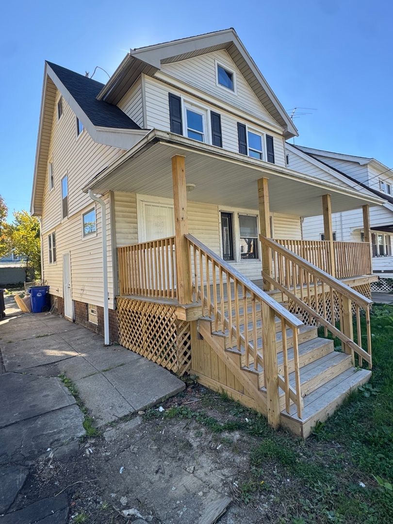 Cleveland House: 12808 FARRINGDON AVE CLEVELAND, OH. 44105