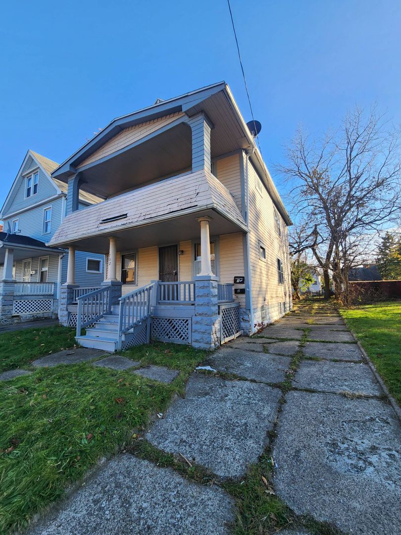 Cleveland Apartment: 11702 Honeydale Ave
