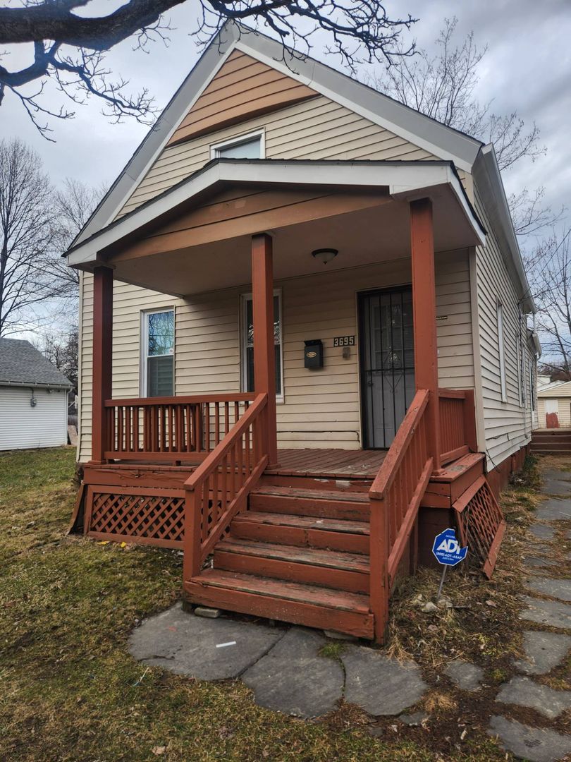 Cleveland House: 3695 E 61st