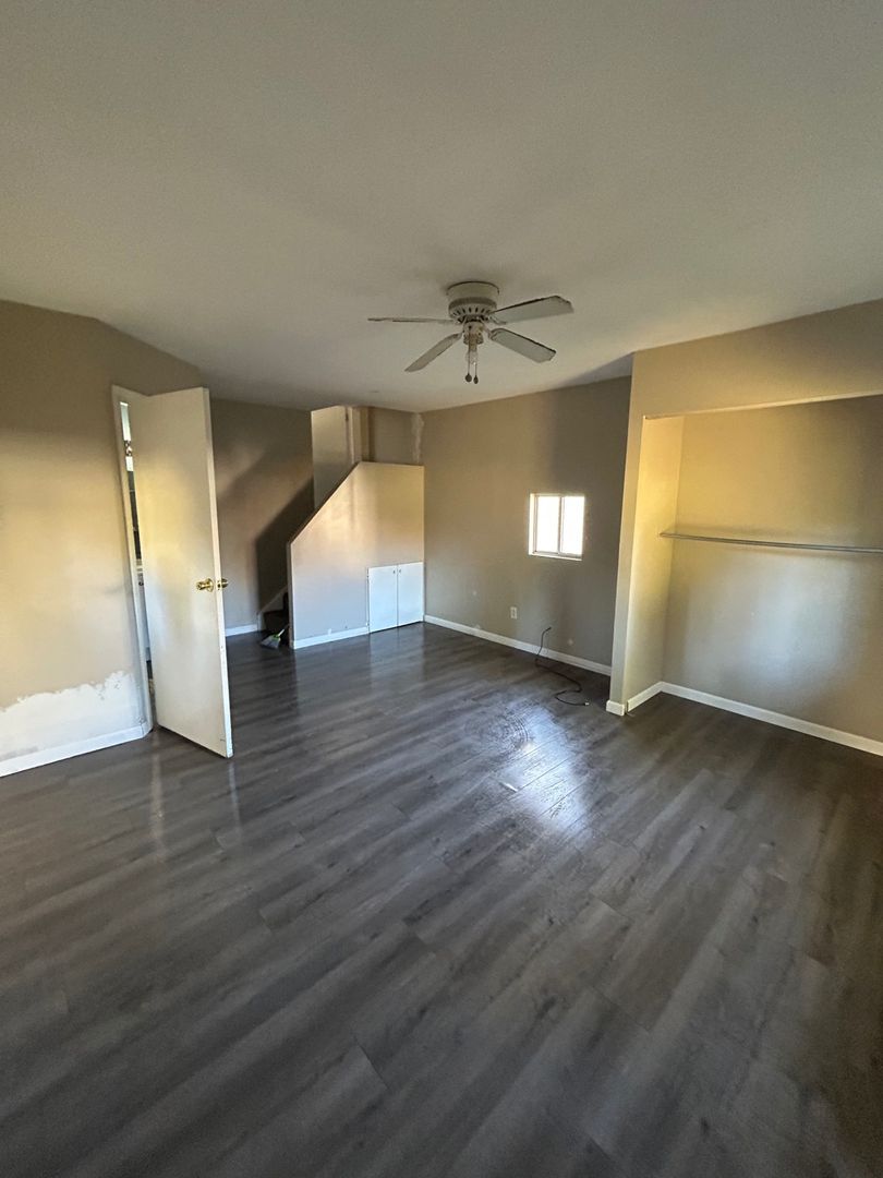 Parma House: 2422 NORTH AVE PARMA, OH 44134