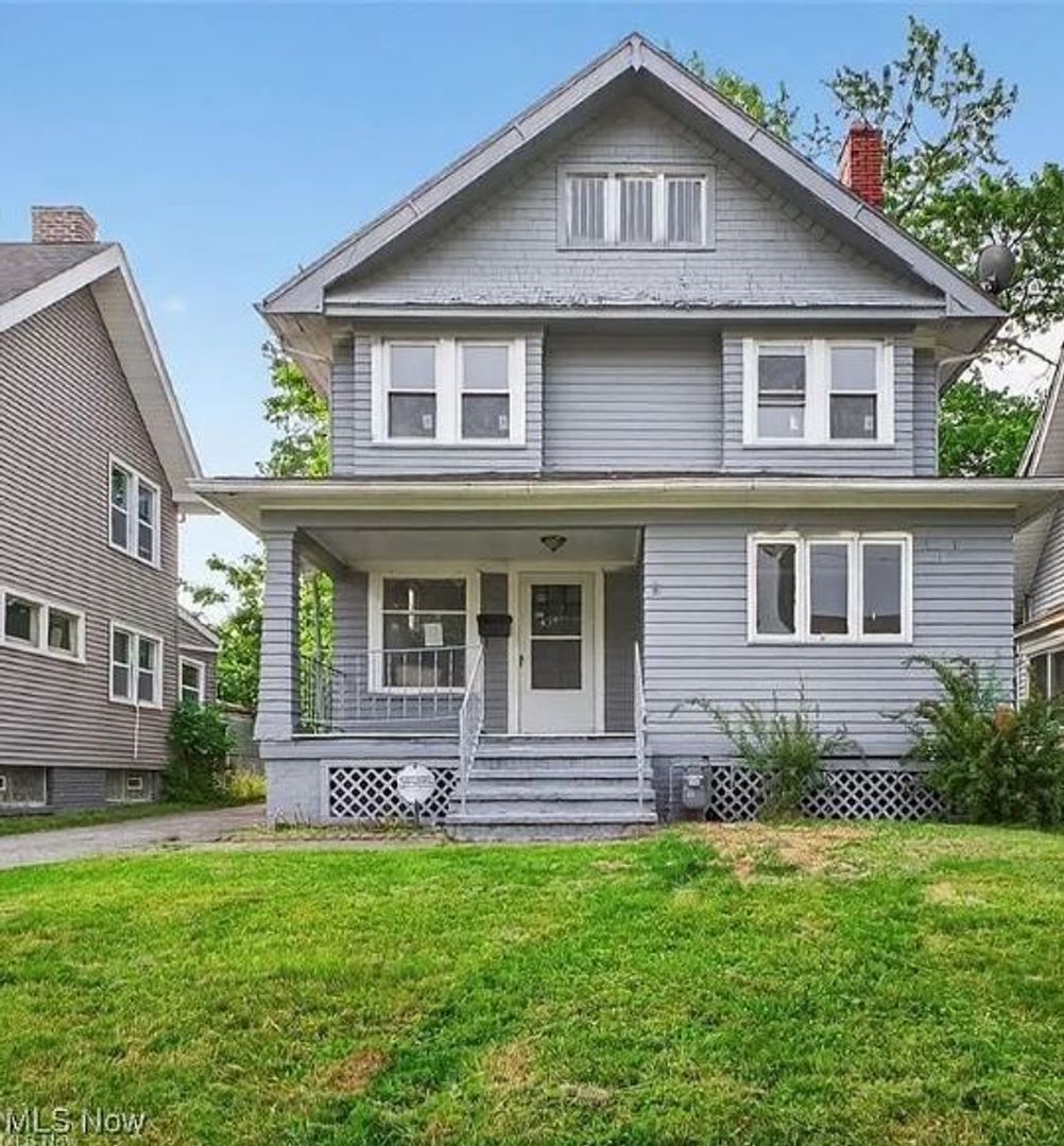 CLEVELAND HEIGHTS House: 839 NELAVIEW RD