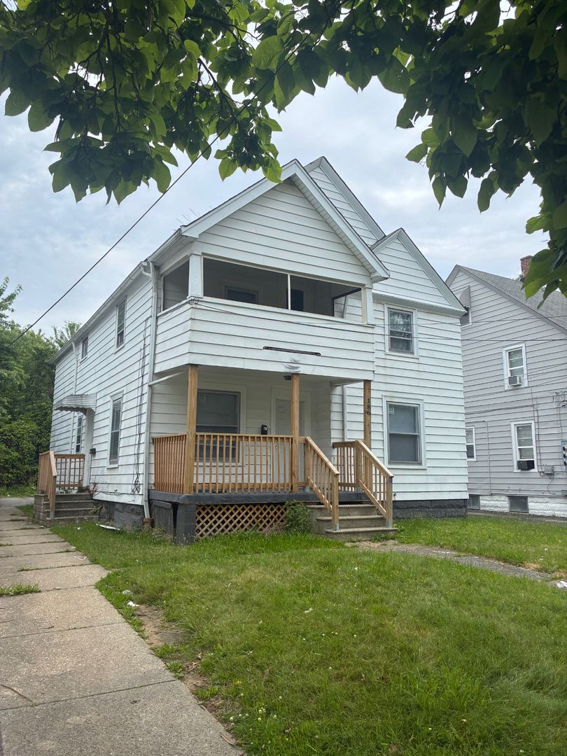 Cleveland Apartment: 386 E 152 ST
