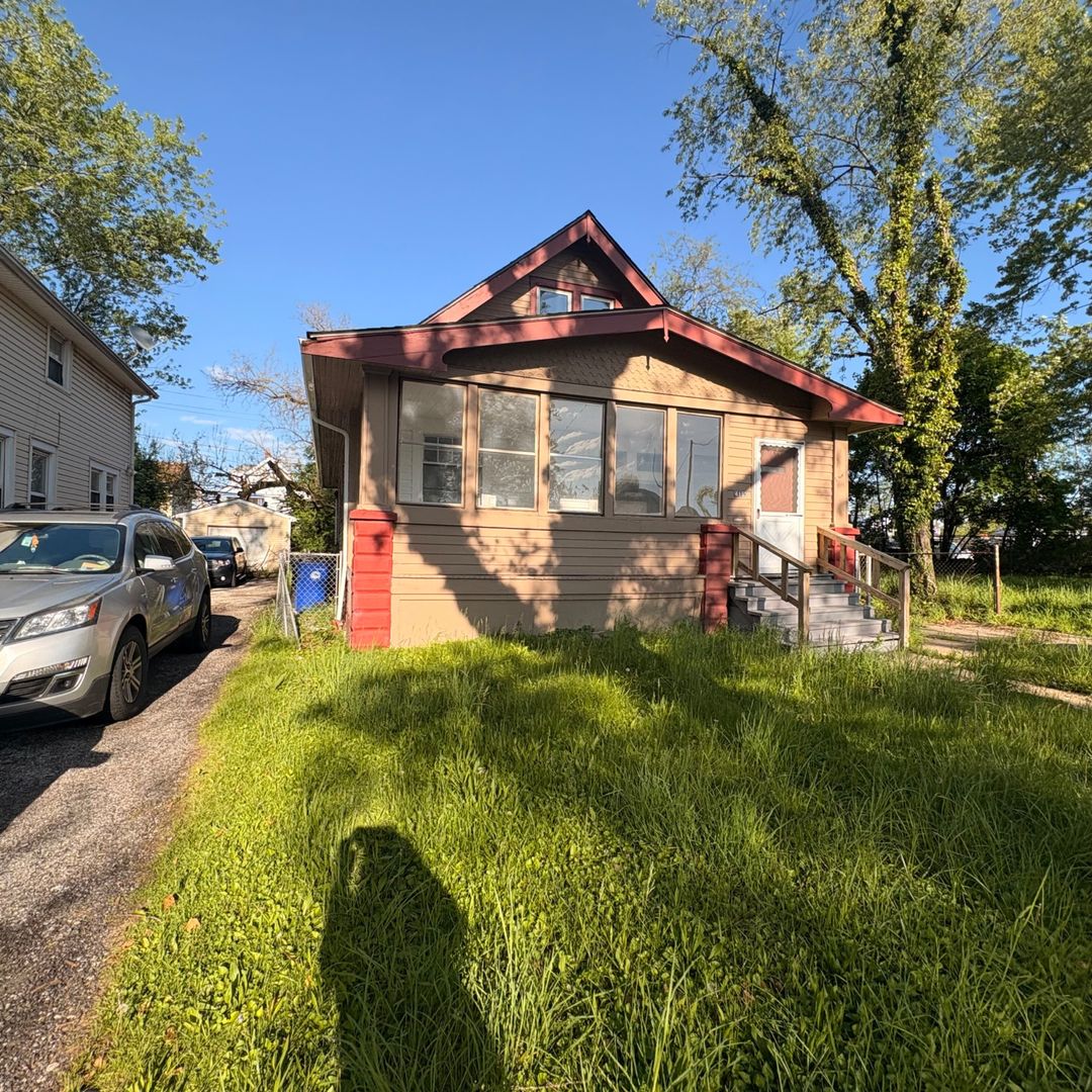 Cleveland House: 4153 E 136th St