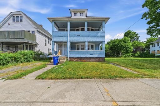 Charming 3-Bedroom Property in Prime Location | MOVE-IN SPECIAL: 50% OFF ON 2nd MONTH'S RENT – photo 1
